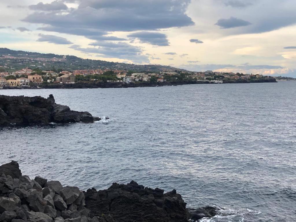 Le Tre Meraviglie A 200 M Dal Mare Catánia Buitenkant foto